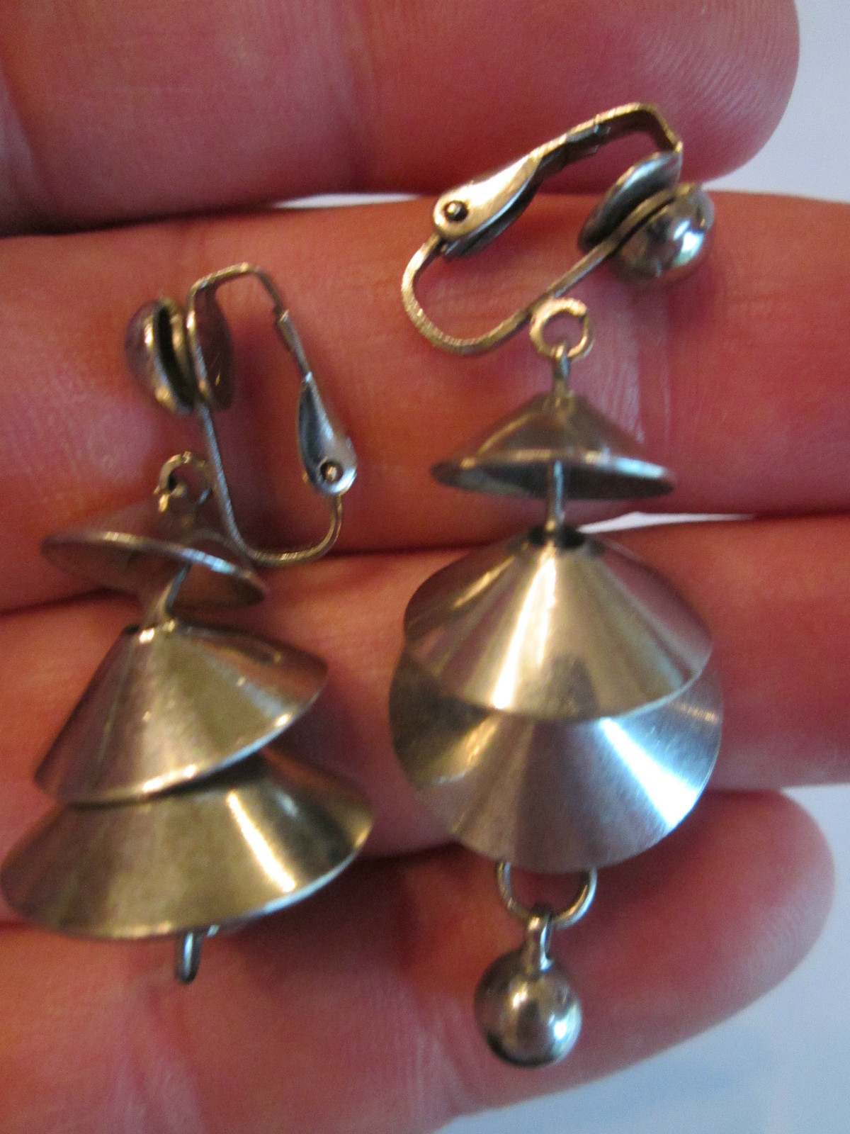 4 VTG EARRING SETS – SILVER PLATED – CYMBALS, CHAIN LINK, FLOWER & OTHER – BBA-3