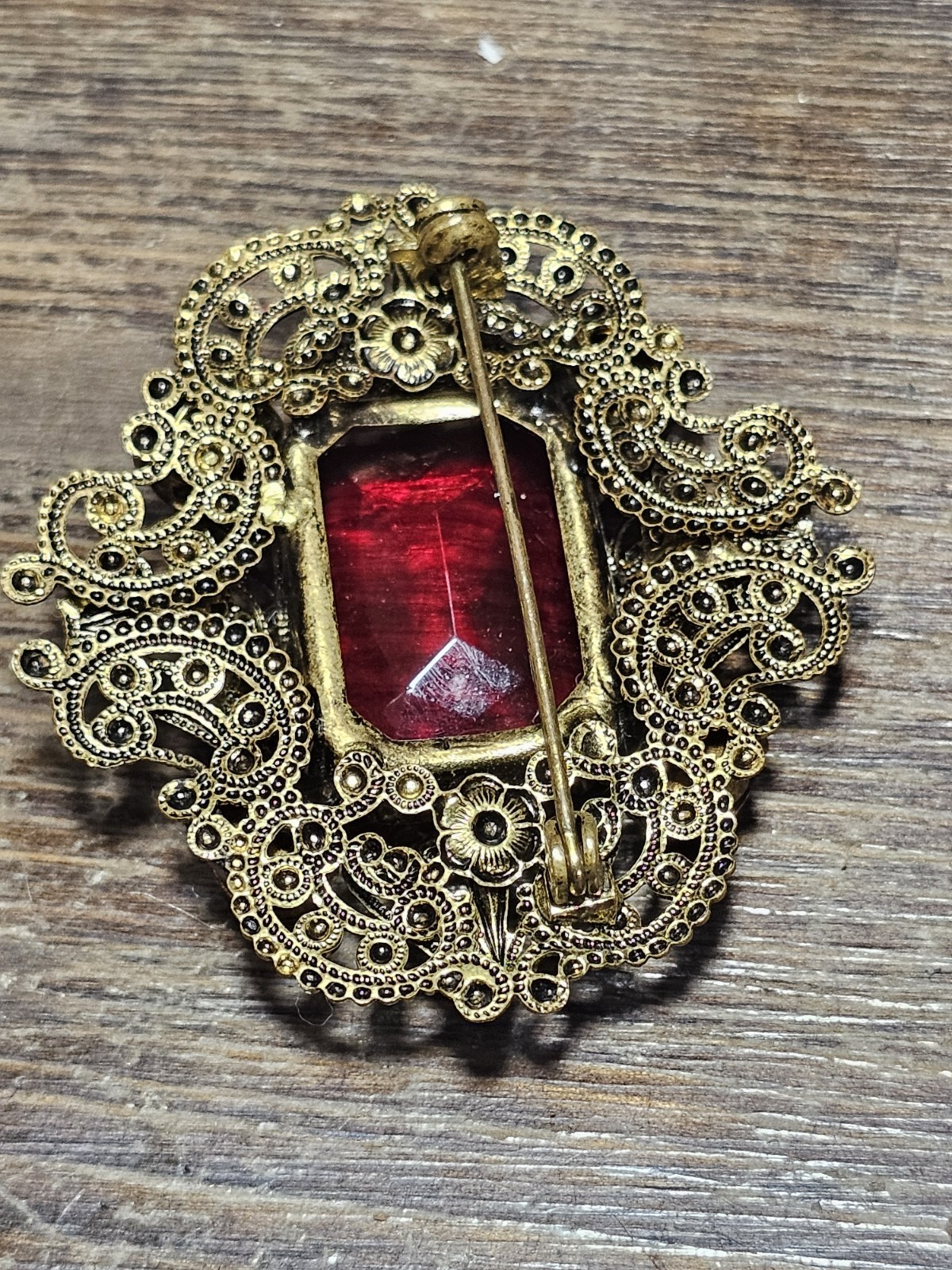 Gold Tone Metal Filigree Oval Brooch Pin Red Octagon Stone Art Nouveau