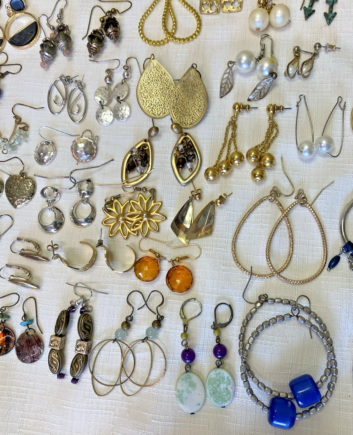 COSTUME EARRINGS Lot 81 Pairs Dangle Drop Beaded Metal Vintage to Modern Mix