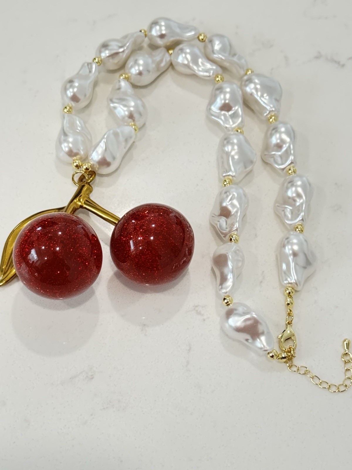 Chunky Baroque Pearl Style Necklace Large Glitter Cherry Pendant Gold Tone 18”