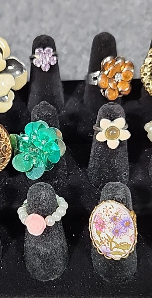 Jewelry 18 Flowered Rings Adjusts Sized Stretch See Description Lot #250