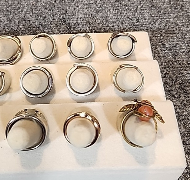 Jewelry 18 Egyptian Rings Adjustable Sized Stretch Lot #172 See Description