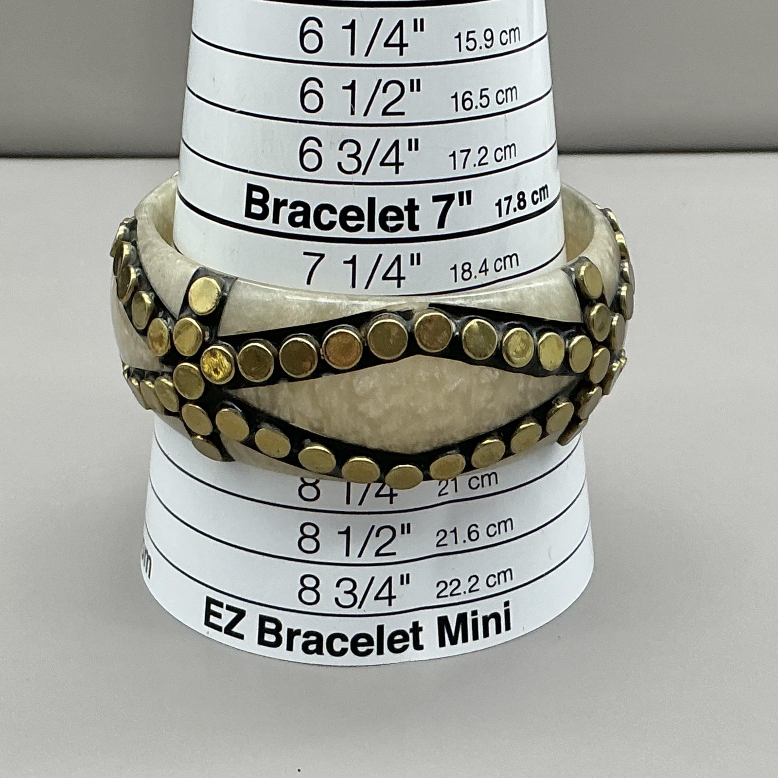 Bracelet White Beige Gold Tone Studded Bangle Womens 7 Inch Fashion Jewelry
