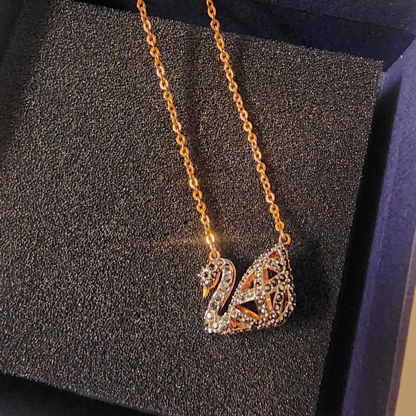 Swarovski Crystal Facet Reversible Swan Necklace Rose Gold Plated Black EUC