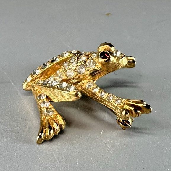 Vtg JOMAZ Frog Brooch Pin Gold-Tone Pave Clear Rhinestones Red Eyes Unsigned