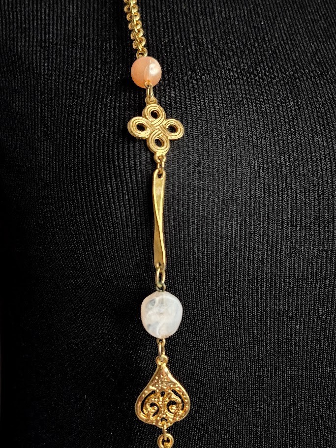 Casual Corner Gold Tone Chain Peach Blush Beaded Necklace Signed 40″