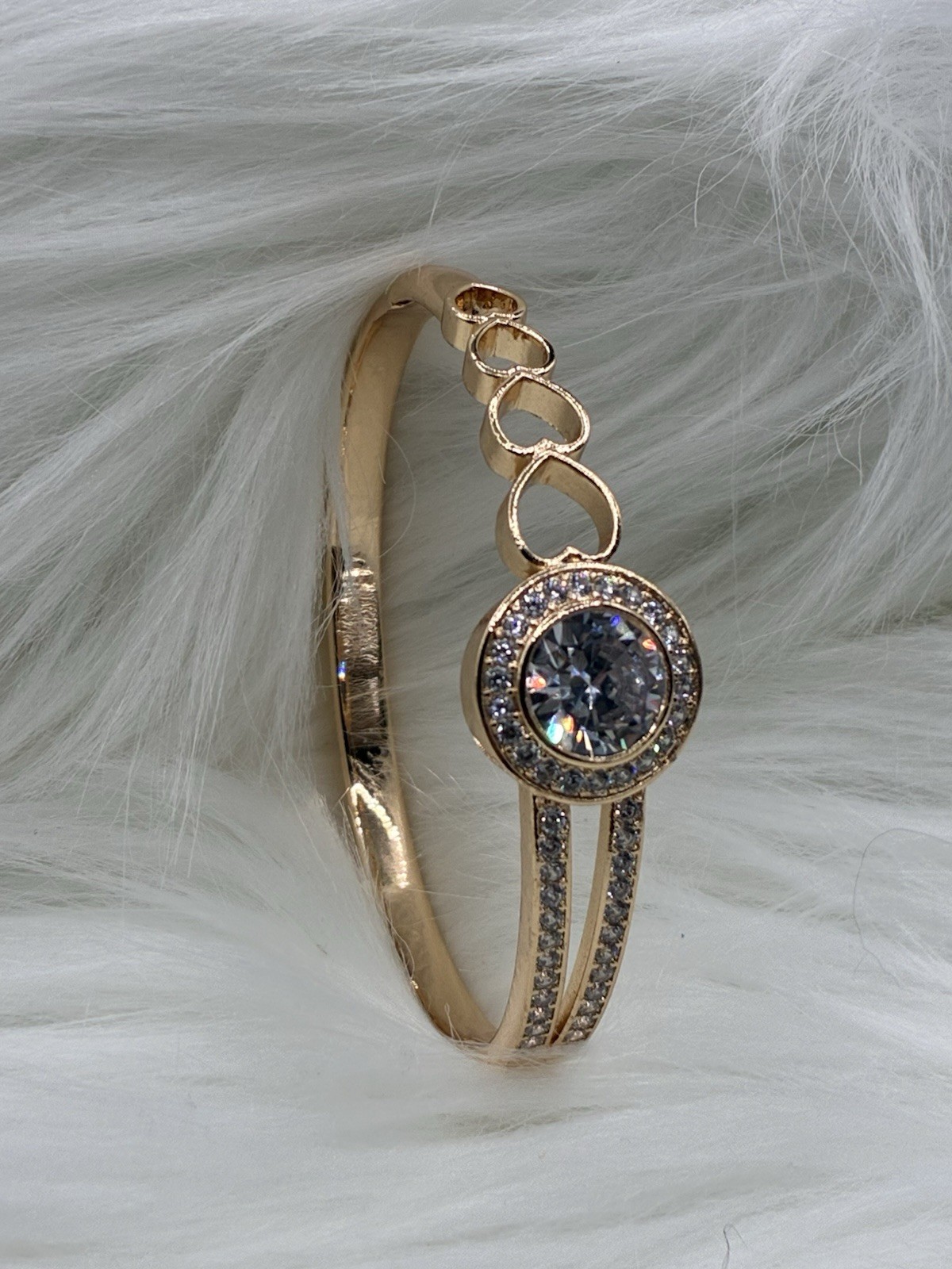 Round Centerpiece Rose Gold Bangle Fancy And Elegant Perfect For Any Occasion