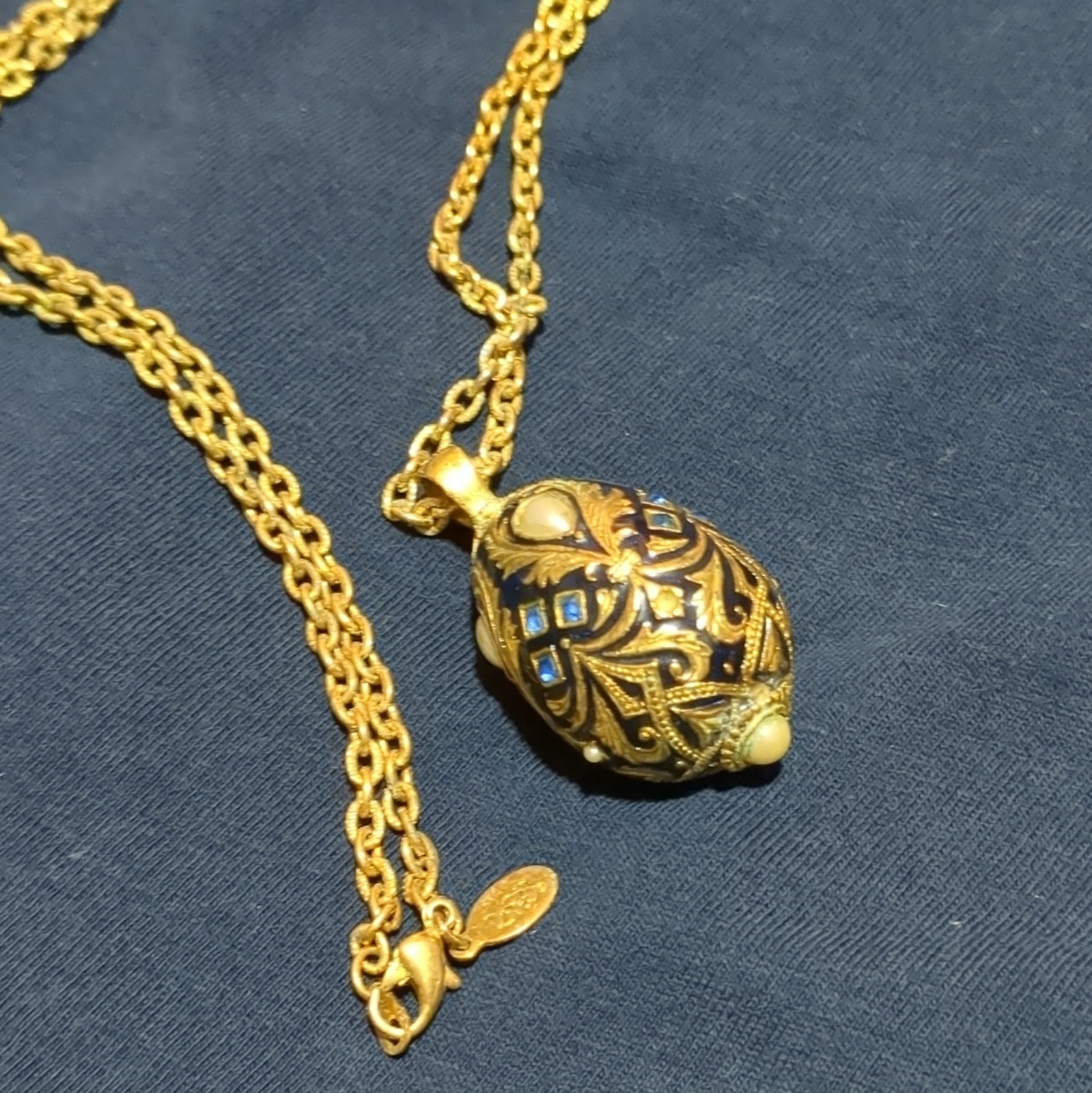 Gold Tone Rope Chain Necklace Egg Amulet Pendant Clasp Blue Ivory (Joan Rivers)