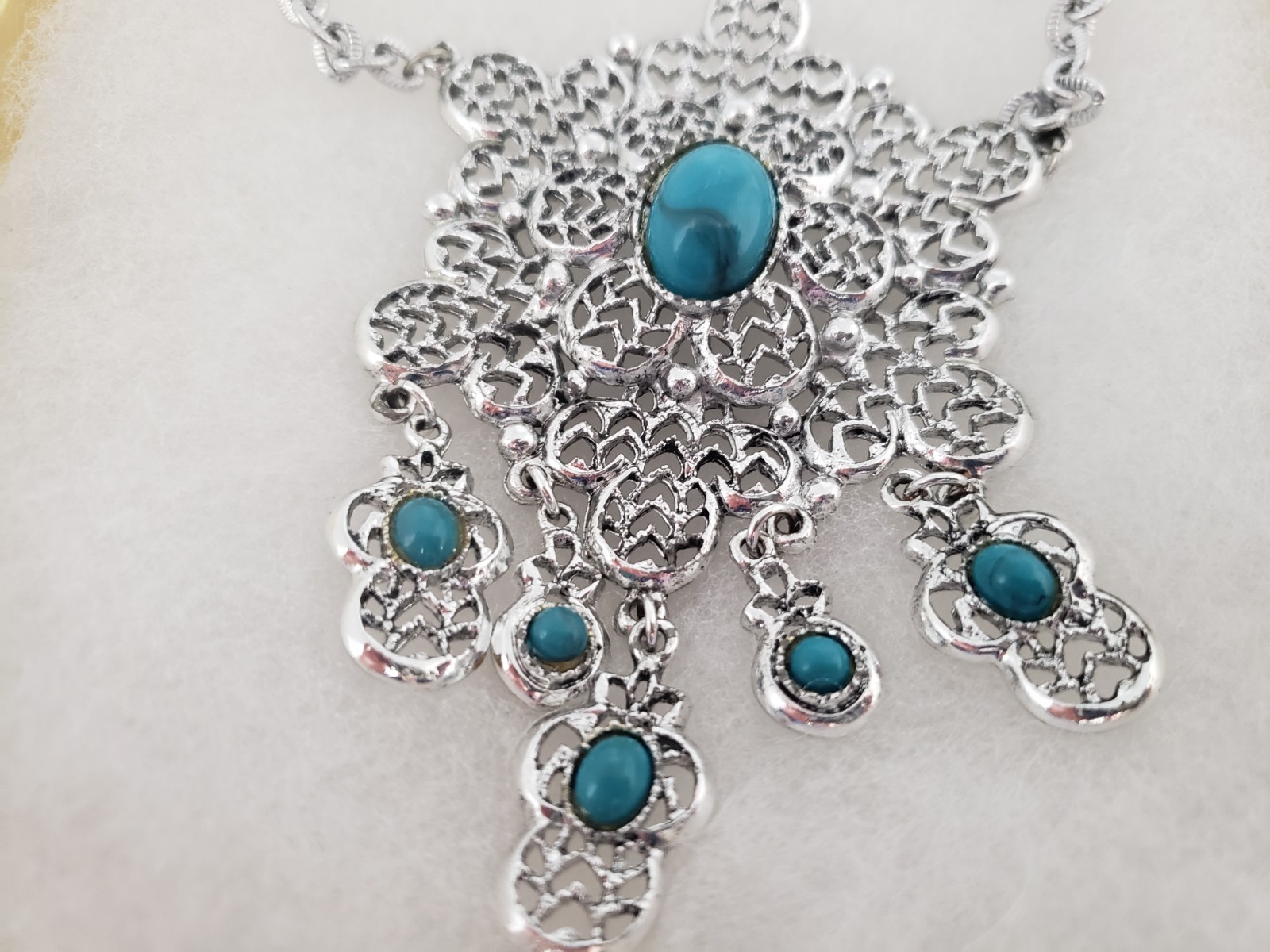 VINTAGE FAUX TURQUOISE DANGLE PENDANT NECKLACE