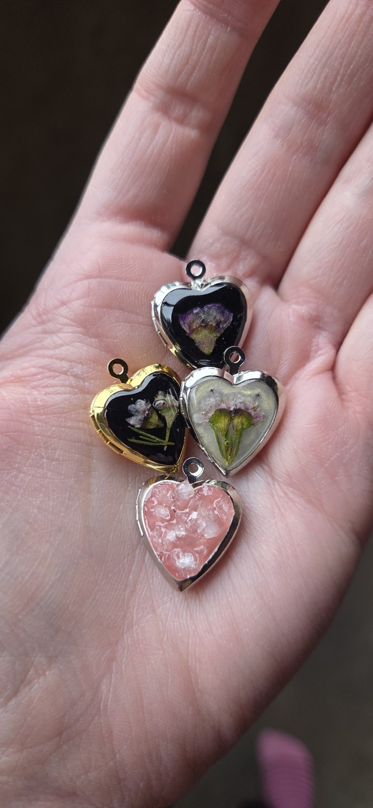 Heart lockets (4) Gold/silver color.