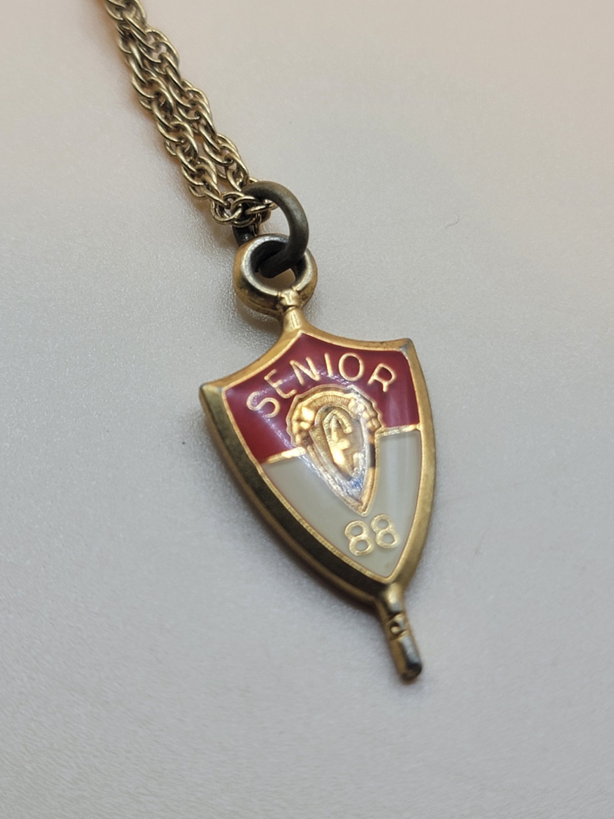 Josten Necklace Pendant Senior Class of 1988 Gray Red Gold Tone 18 1/2″ ’88