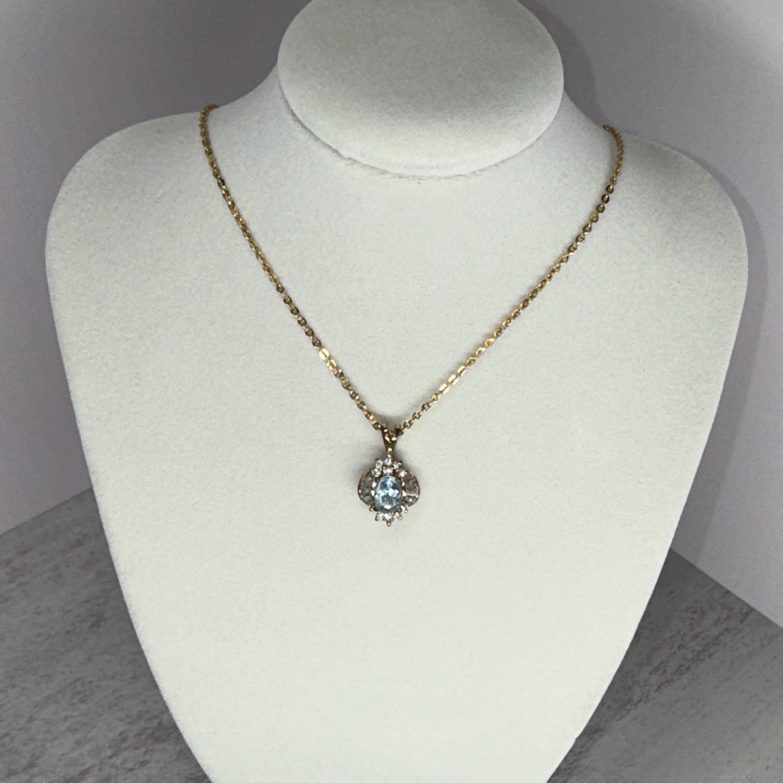 Gold Tone Metal Chain Necklace Oval Blue Stone Charm Pendant