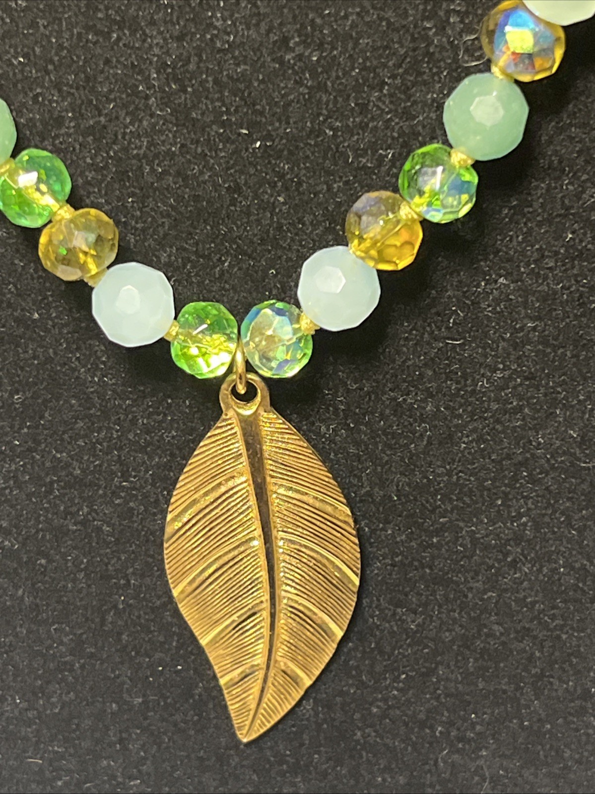 Cookie Lee Green Glass Bead & Gold Tone Leaf Necklace 14-18”