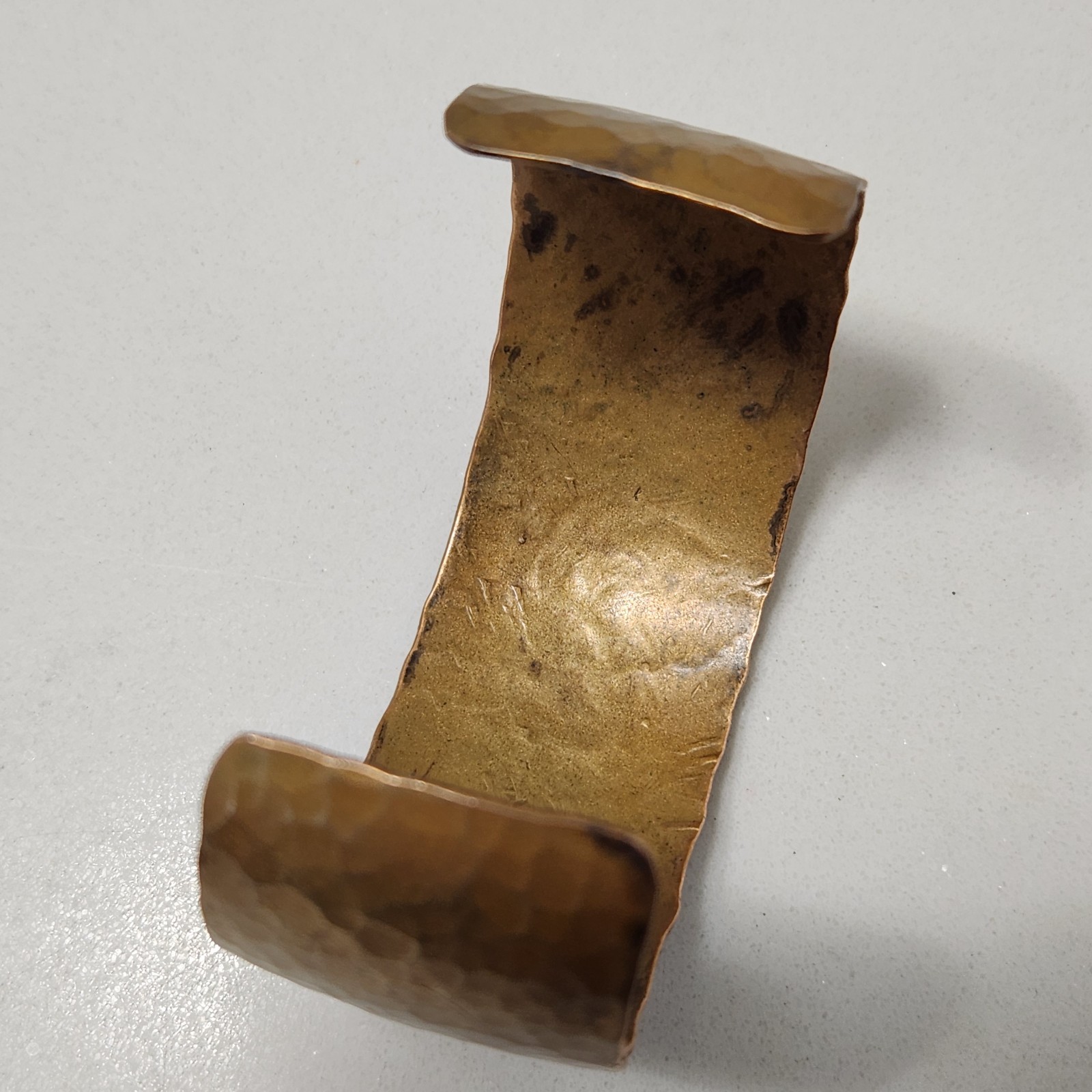 1970s Mexico Cobre Hammered Copper Cuff Bracelet 1″ Wide Retro Modernist 30g Vtg