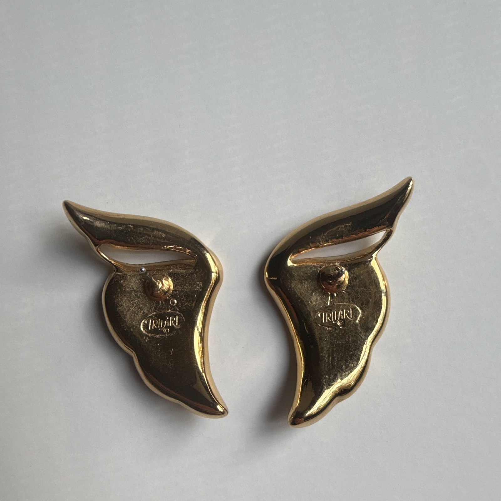 Vintage Trifari Signed Gold Tone Ivory Enamel Wing Stud Earrings Butterfly Back