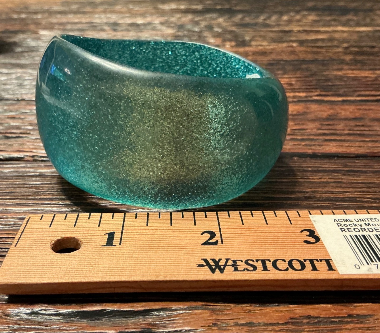 Vt Green-Blue Sparkling Lucite Wide Wave Bracelet, Diameter 2,6 Inches, 84,4gr