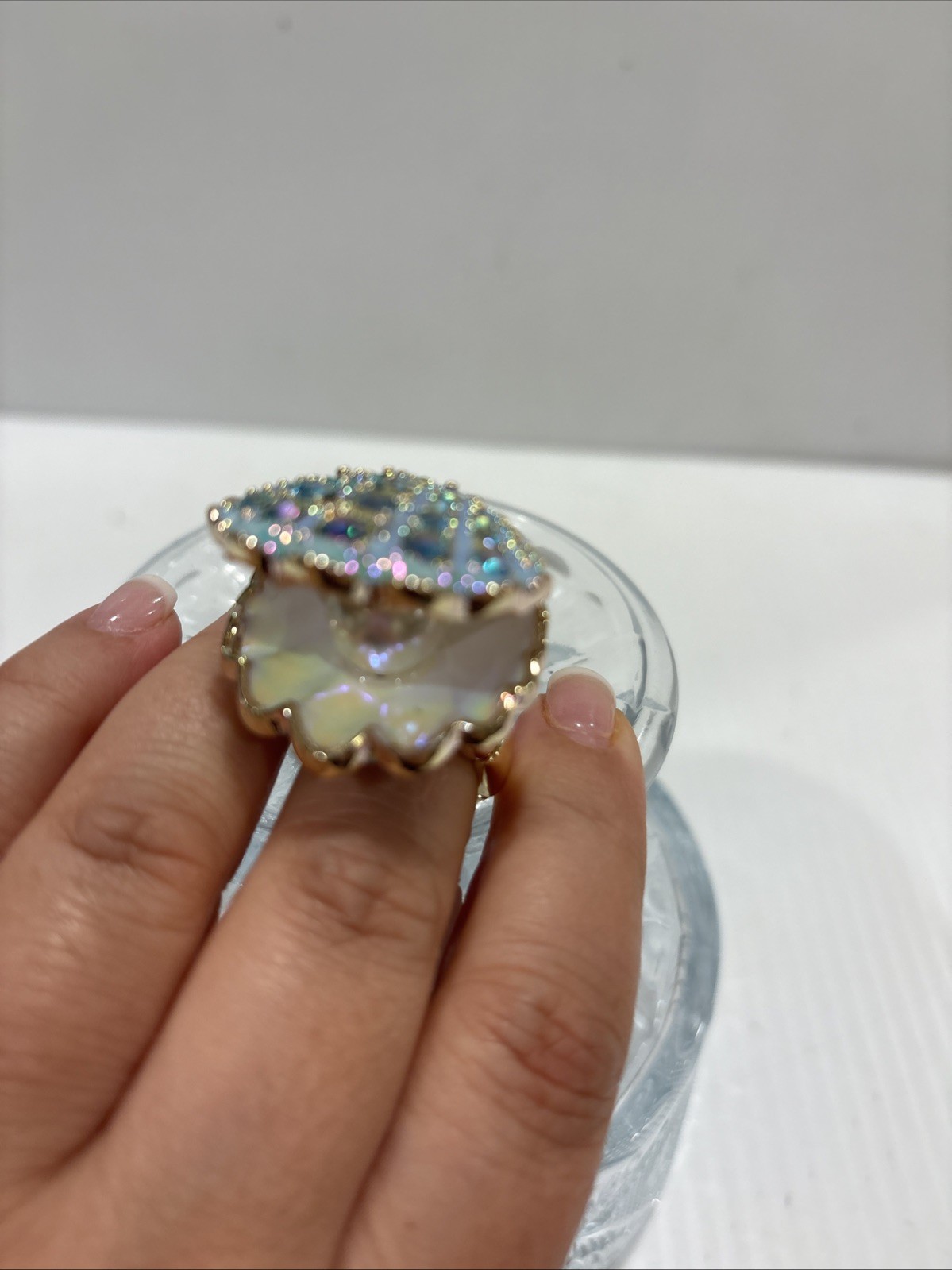 NEW PRETTY BETSEY JOHNSON IRIDESCENT SCALLOPED SEA SHELL STRETCH RING PEARL NWT