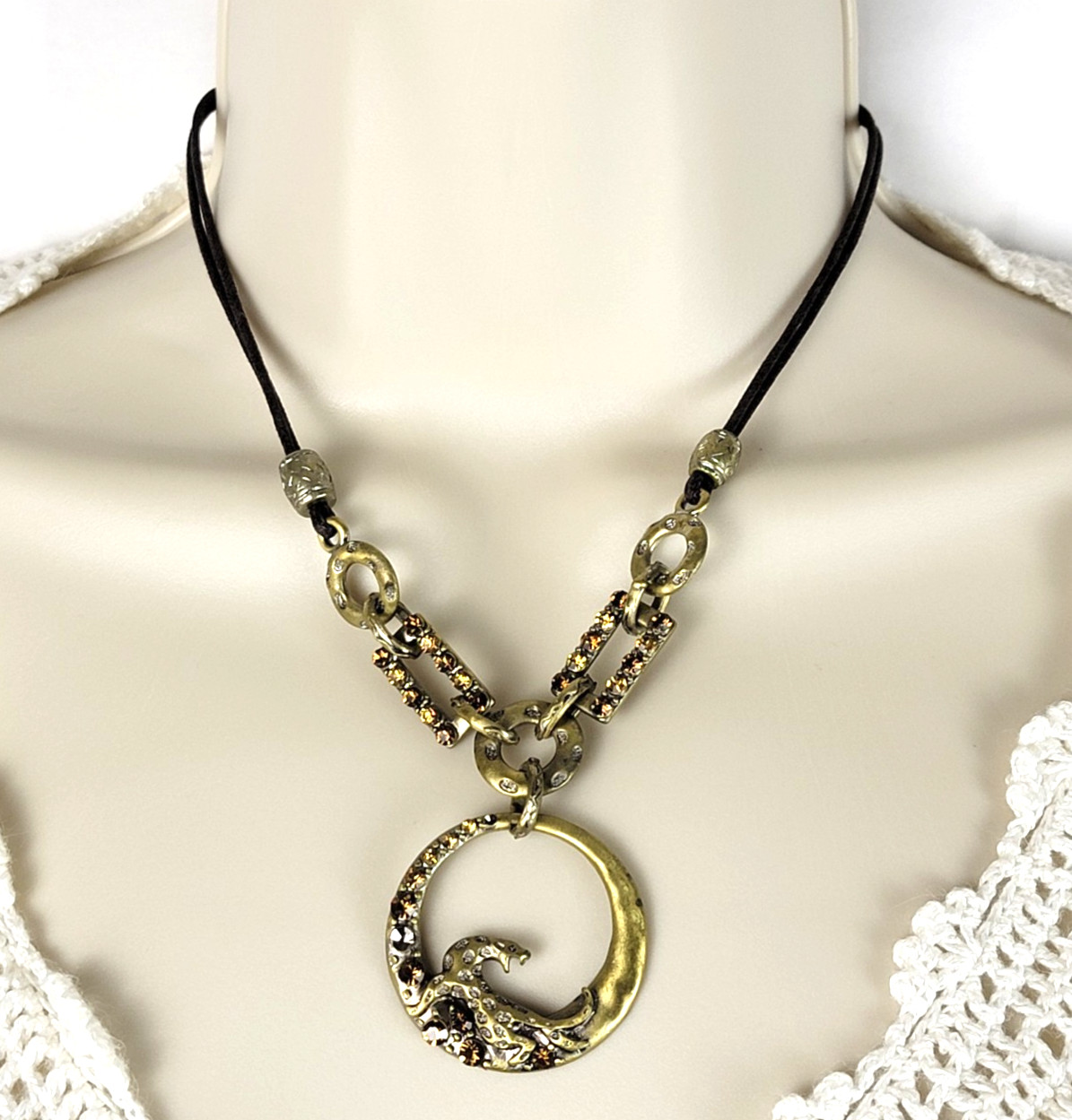 Vintage Bronze Tone Leopard Figure Statement Pendant Necklace Brown Leather Cord