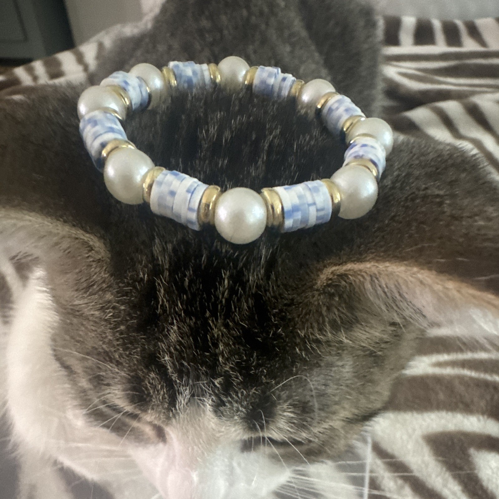 Blue, White & Gold Stretch Beaded Bracelet, Round Plastic Pearl Beads, hand made
