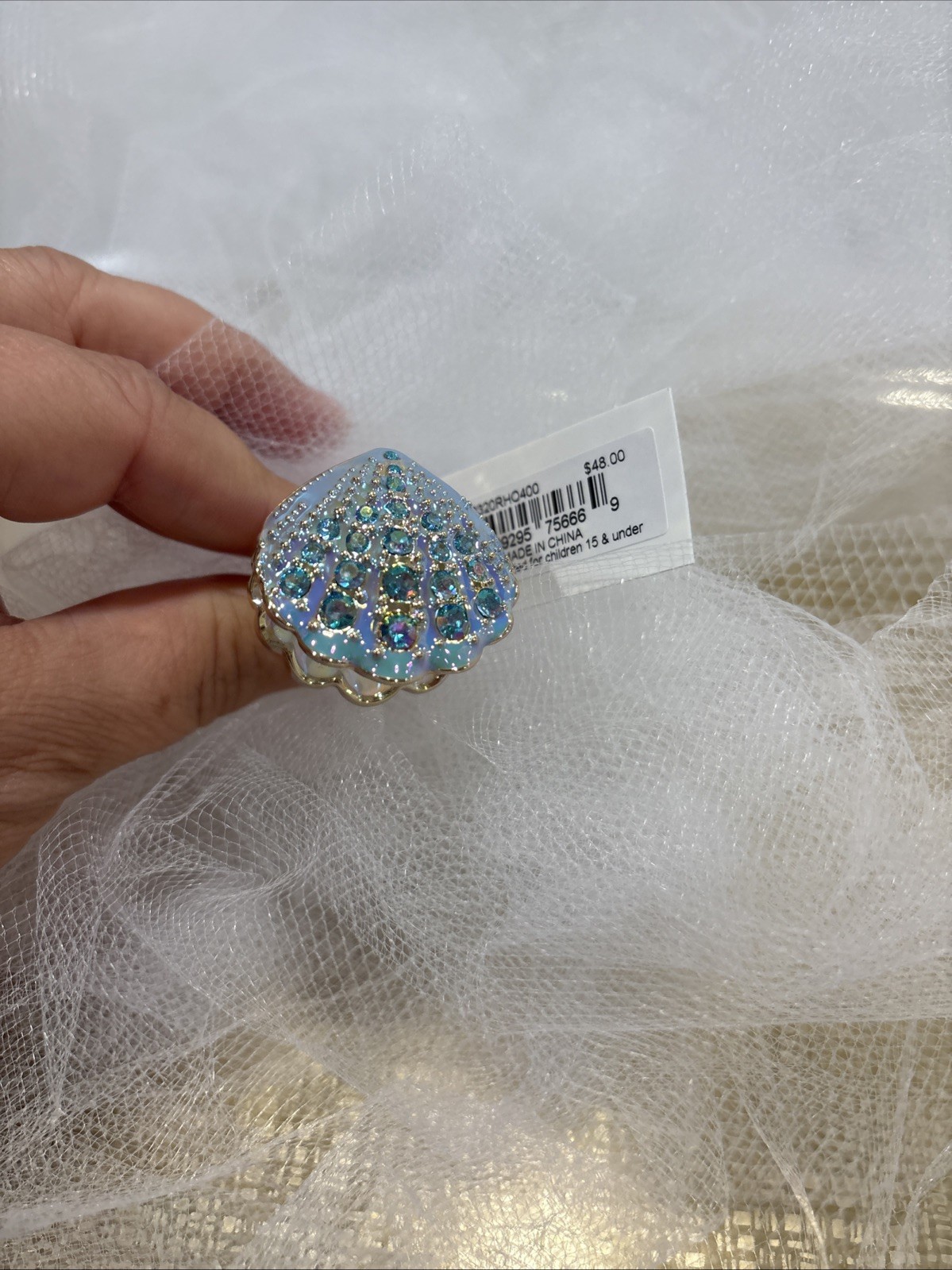 NEW PRETTY BETSEY JOHNSON IRIDESCENT SCALLOPED SEA SHELL STRETCH RING PEARL NWT