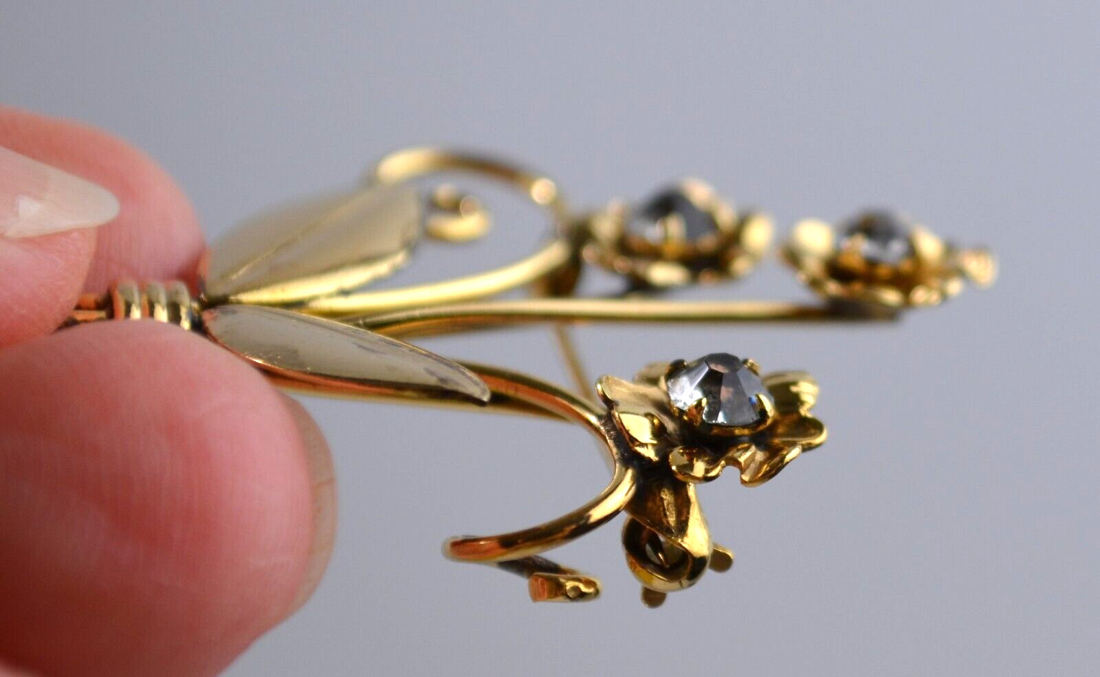 Vintage Gold Tone Brooch Pin Pendant Flower w/ Clear Rhinestones 2.25″