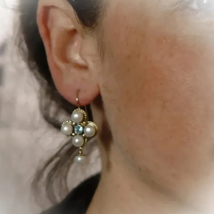 Retro Baroque Style Women’s Earrings Elegant Pearl Inlay Zinc Alloy Jewelry