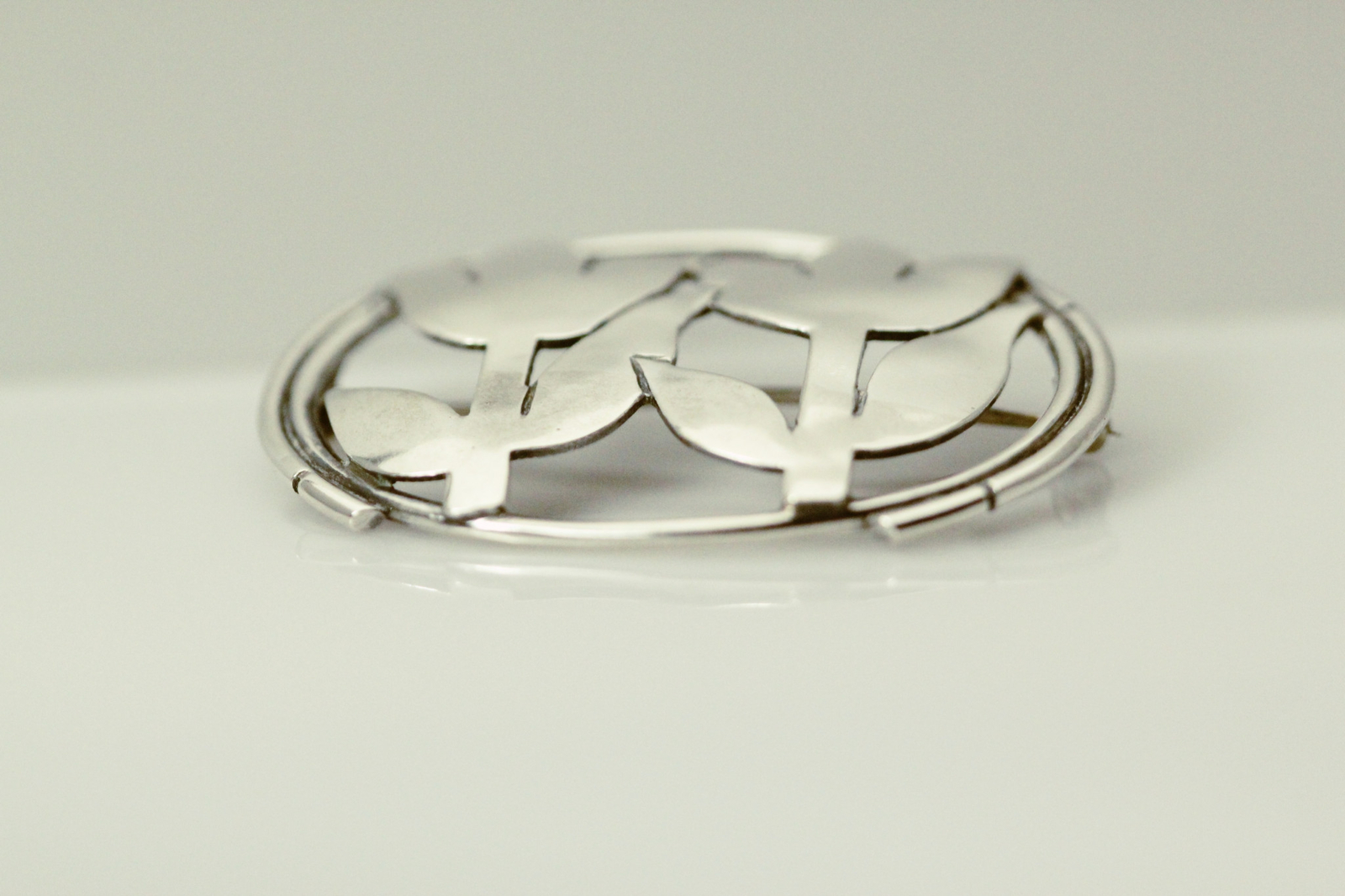 925 Sterling Silver Vintage Oval Floral Brooch Signed NT 9.1 Grams (PEN9766)