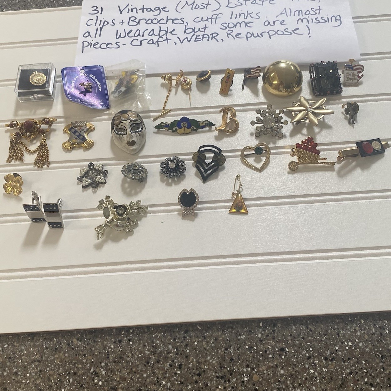 31 Pc Vintage Brooch Pin Lot Mixed Alloy All Different Estate Some Missing Gems