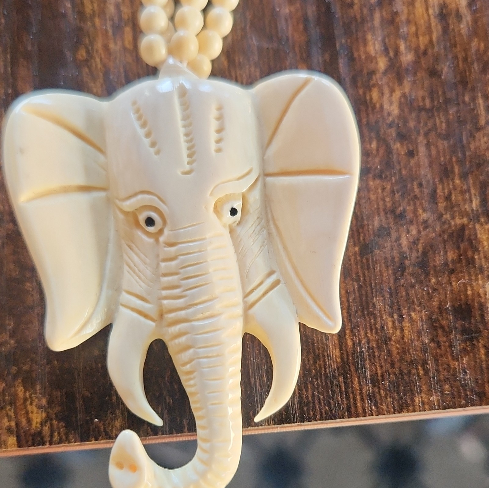 White Plastic Beaded Necklace Ball/Bead Chain Elephant Charm Pendant No Stone