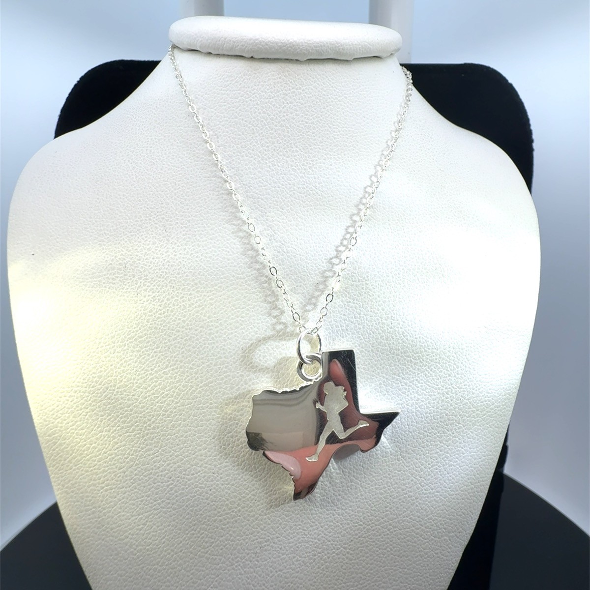 18″ 925 Sterling Silver Chain w/13.1 TX State Running Pendant (WCP031630)