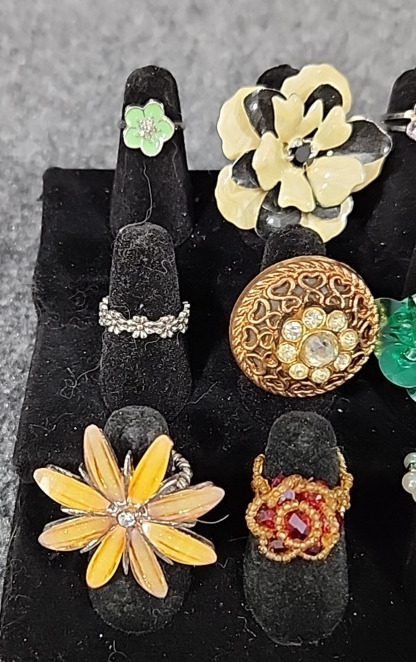Jewelry 18 Flowered Rings Adjusts Sized Stretch See Description Lot #250