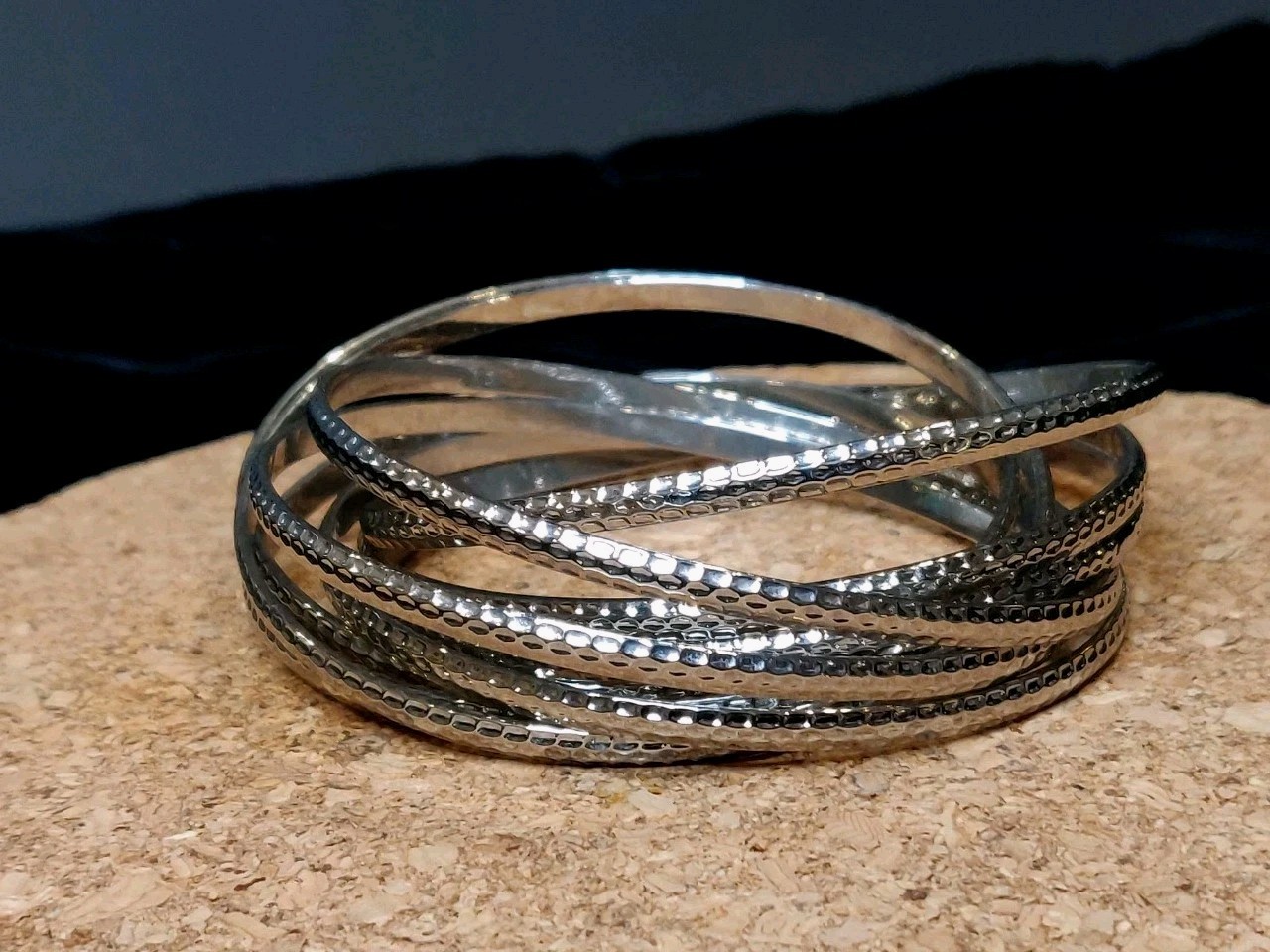 Silvertone 9 Ring Hammer Design Interlocking Bracelet 7.5 In Approx. Lovely Boho