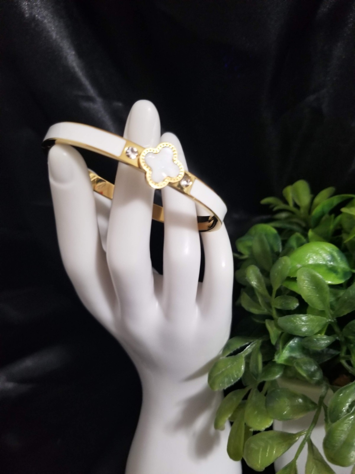 18k Gold Plated Bangle Titanium Steel Won’t Tarnish Rust Discolor In Gld Or Slvr