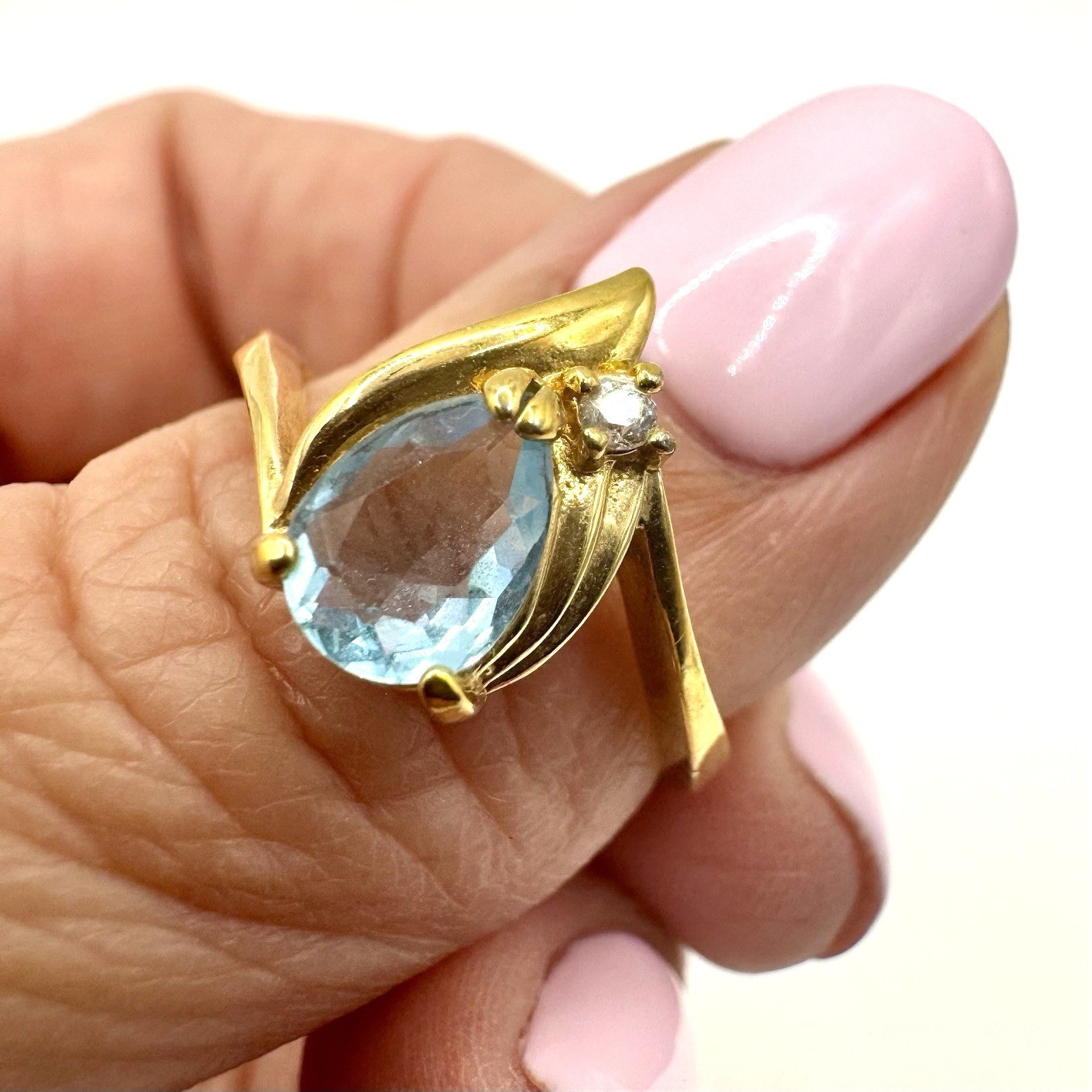 Pear Shaped Blue Crystal & CZ Ring Gold Plated Size 9 Stamped Elegant Jewelry