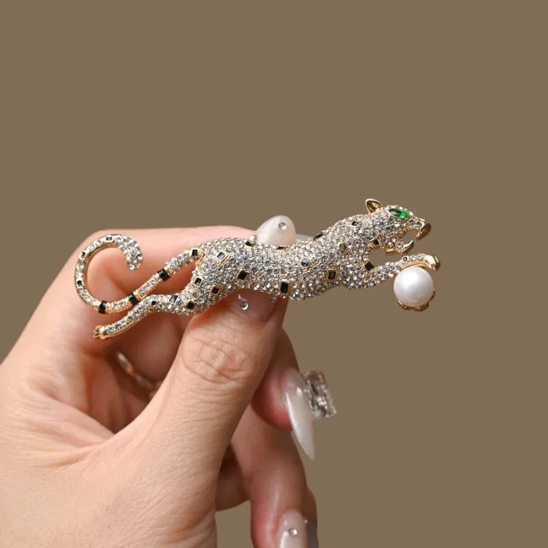 Luxury Leopard Brooch Pin Enamel Animal Jewelry Unisex Women Men Gift Fashion