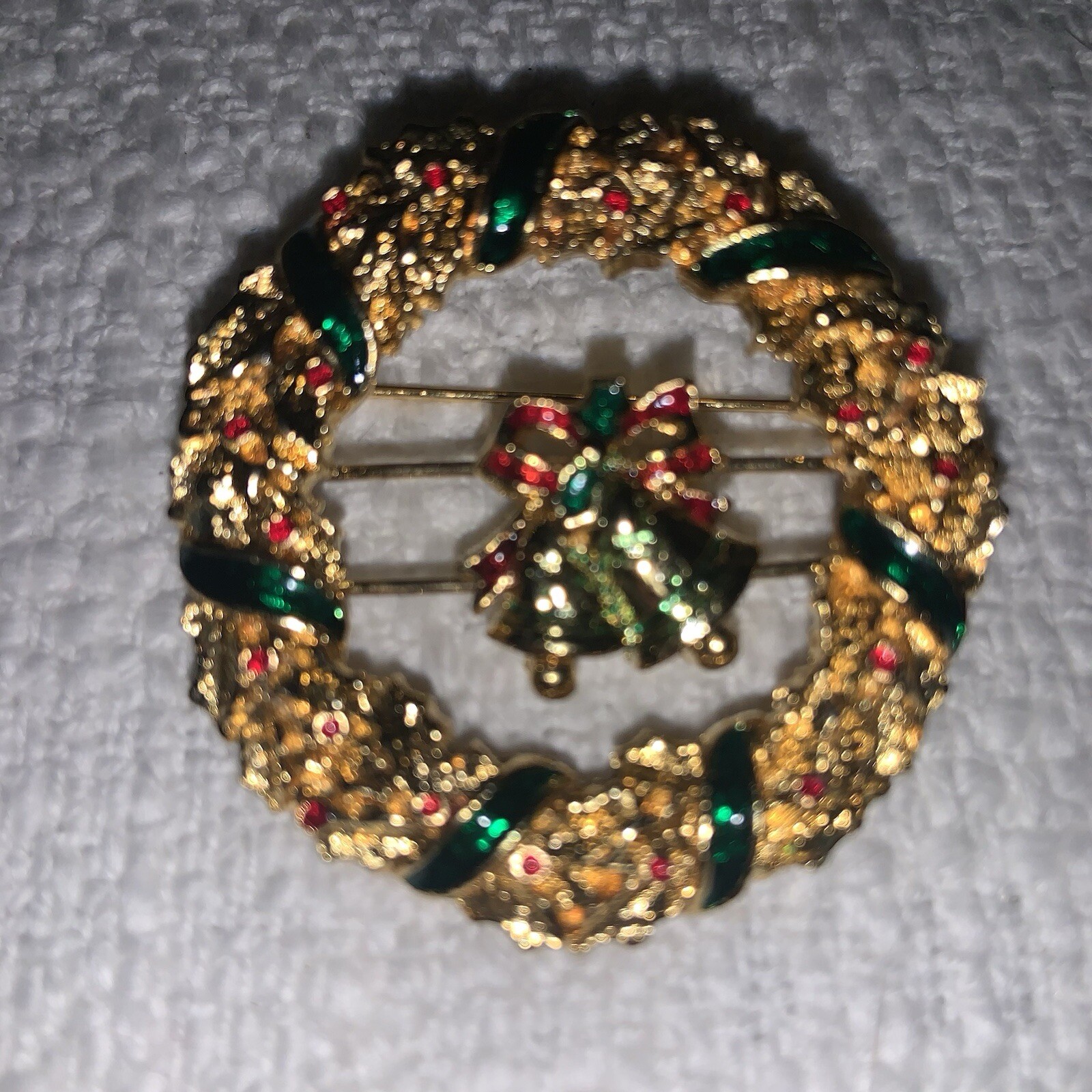Christmas Wreath Gold Tone Pin Brooch 1995 BG Signed Vintage Enamel Bell Slider