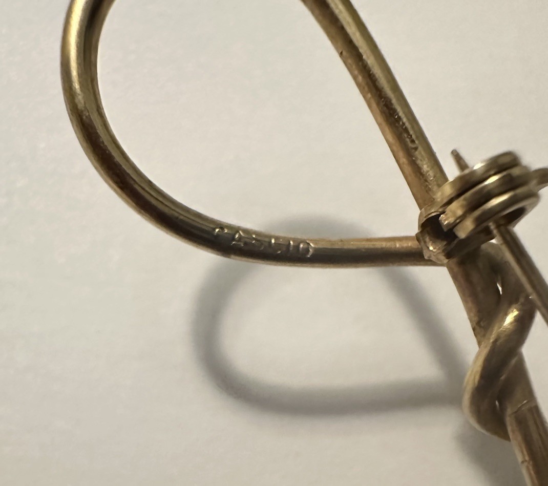 Vintage sports loop horse whip brooch gold tone signed Cascio