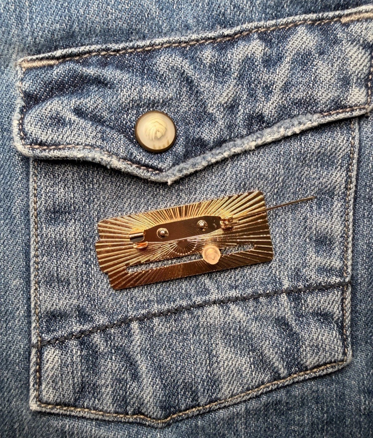 My Social Battery Pin With Moveable Hand Gold Plated Enamel Fast Shipping 🇨🇦