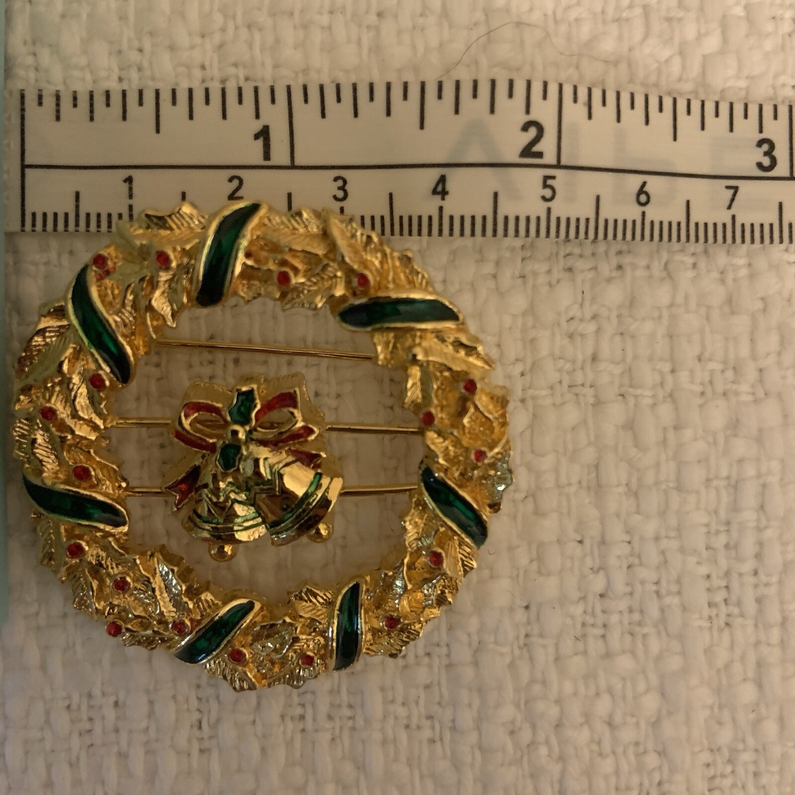 Christmas Wreath Gold Tone Pin Brooch 1995 BG Signed Vintage Enamel Bell Slider