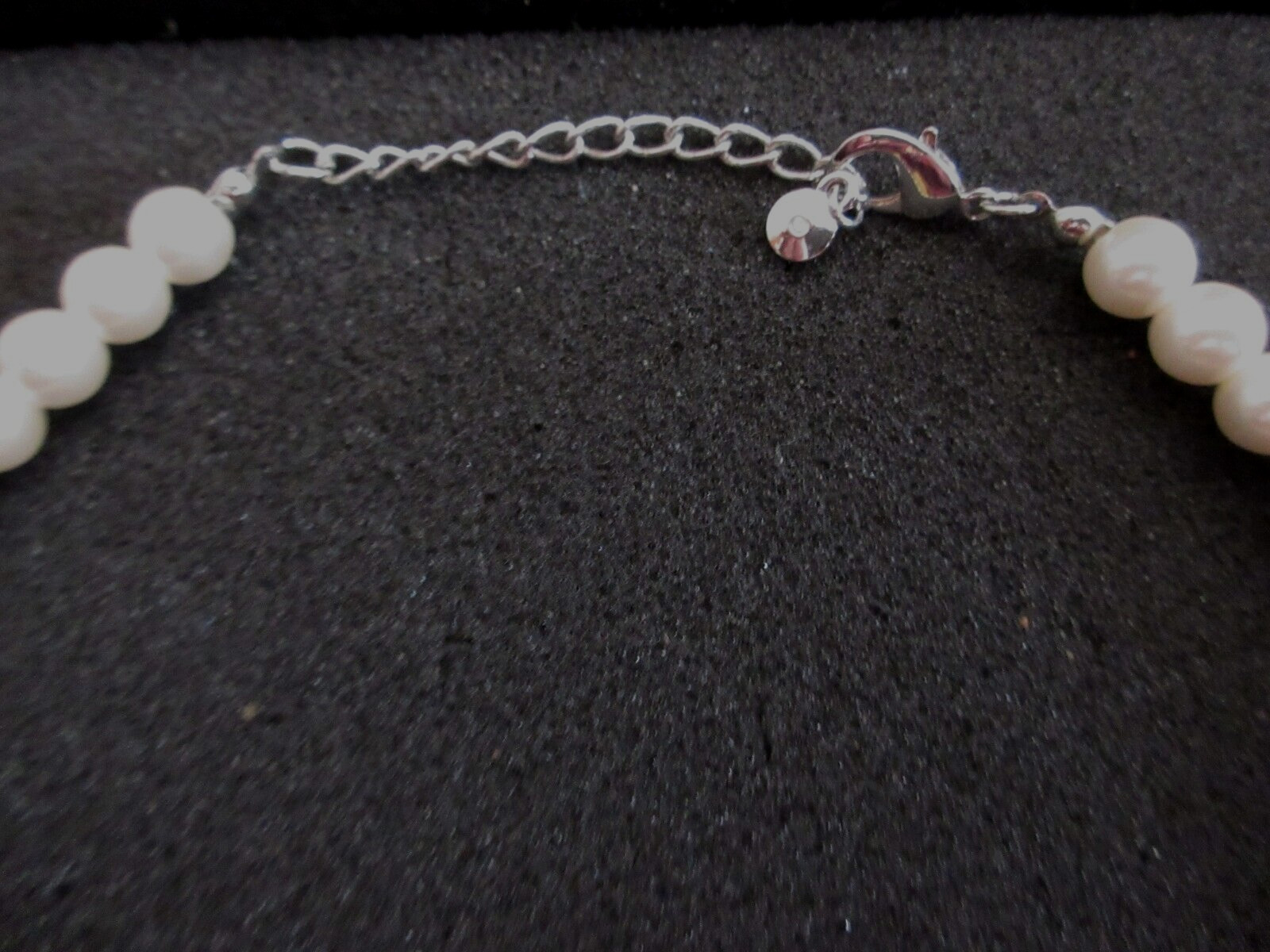 20” Signed SU Single Strand White Lustre Faux Pearl Necklace Adjust 18″ Max NICE