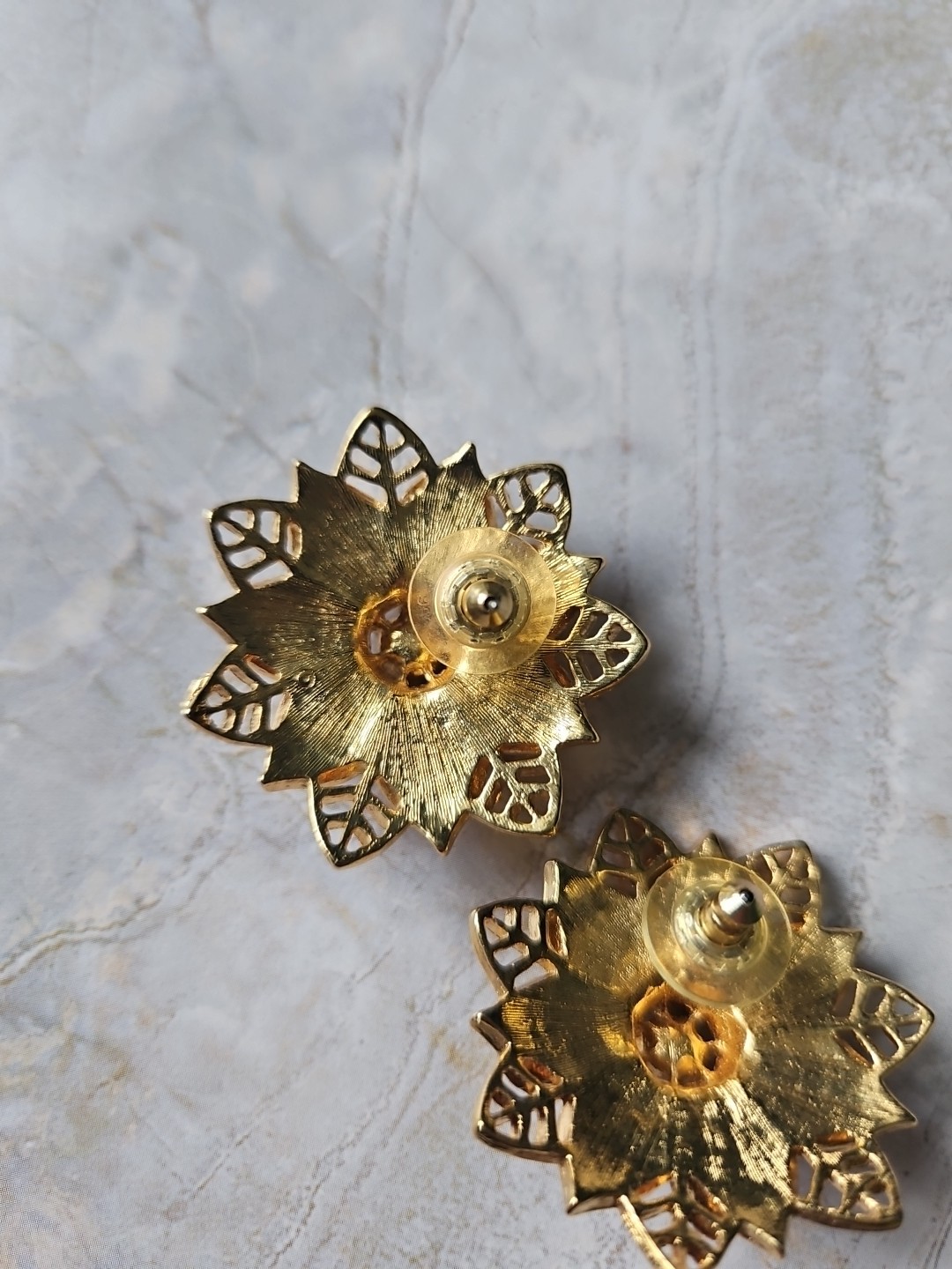 Womens Post Back Earrings Sparkly Red Enamel Crystals Gold Tone Poinsetta