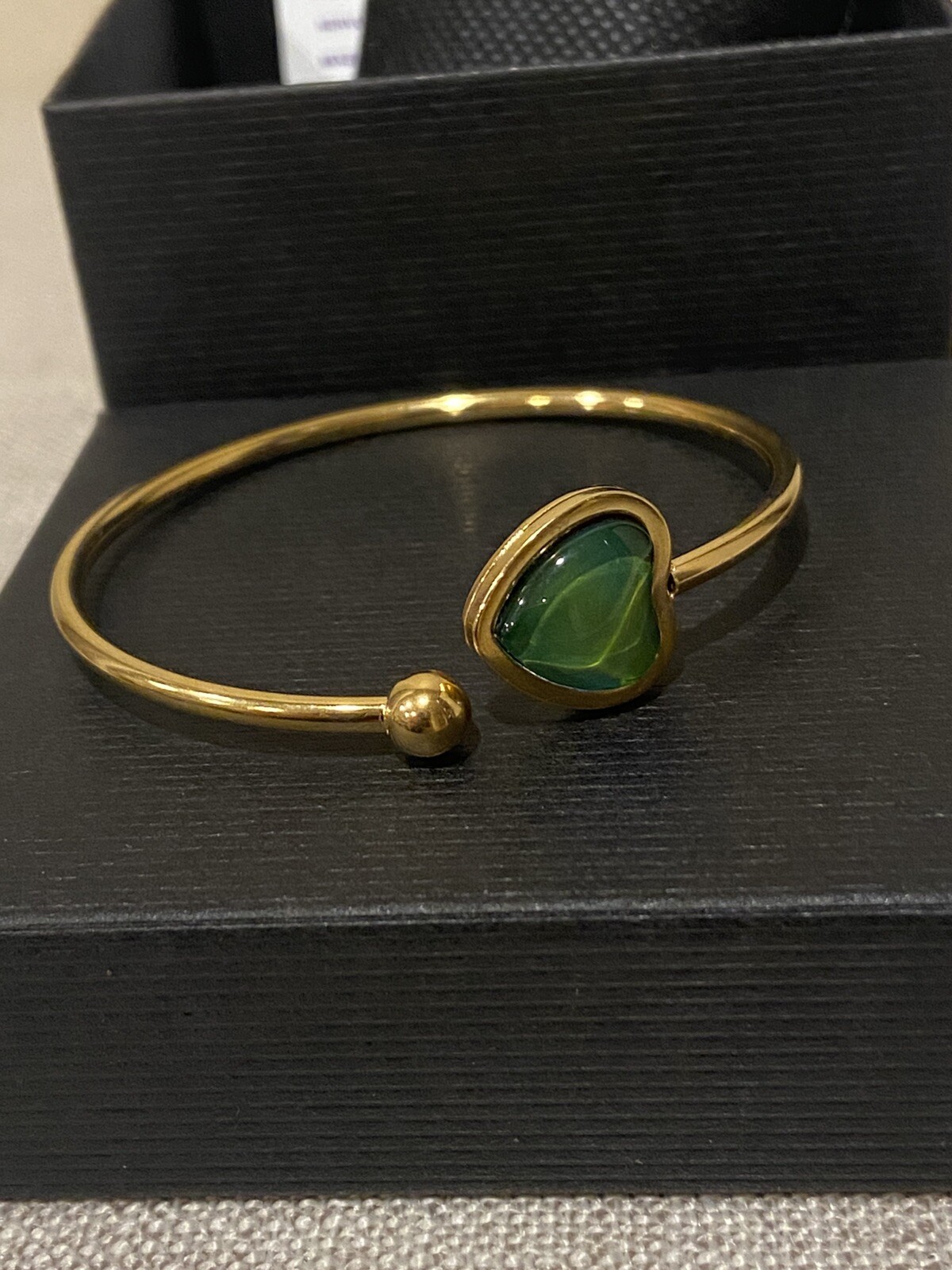 Heart Shape Mood Color Changing Love Bracelet- Stainless Steel Gold Tone