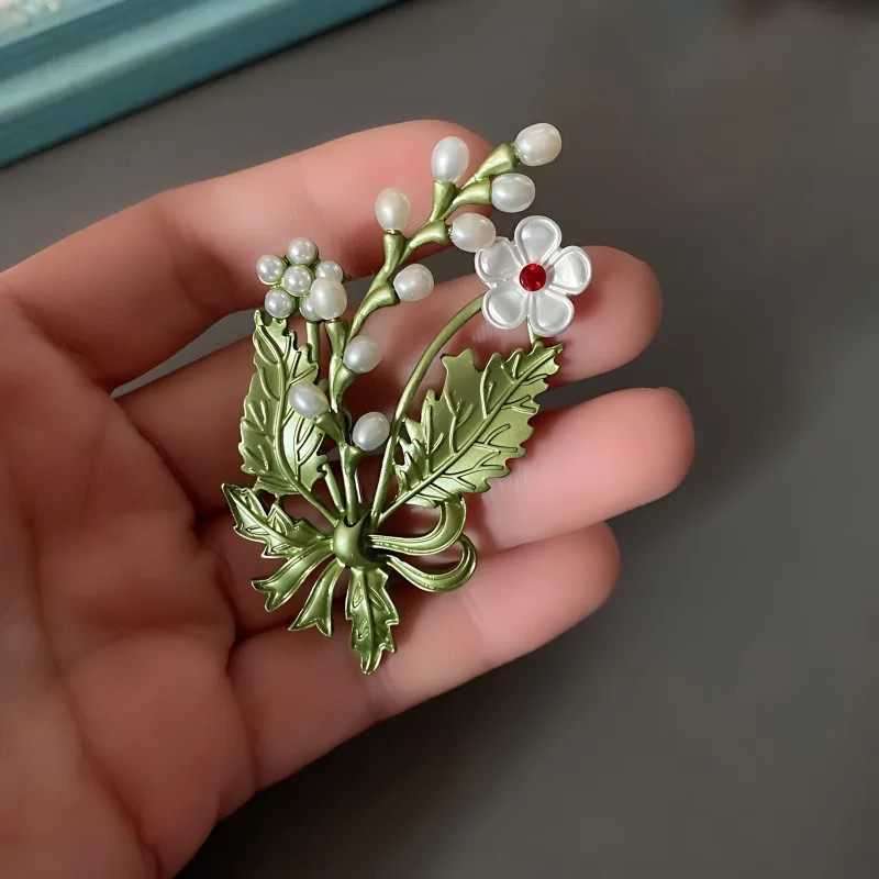 Palace Retro Brooch Enamel Coat Suit Pin Accessory Exquisite Corsage Badge Gift