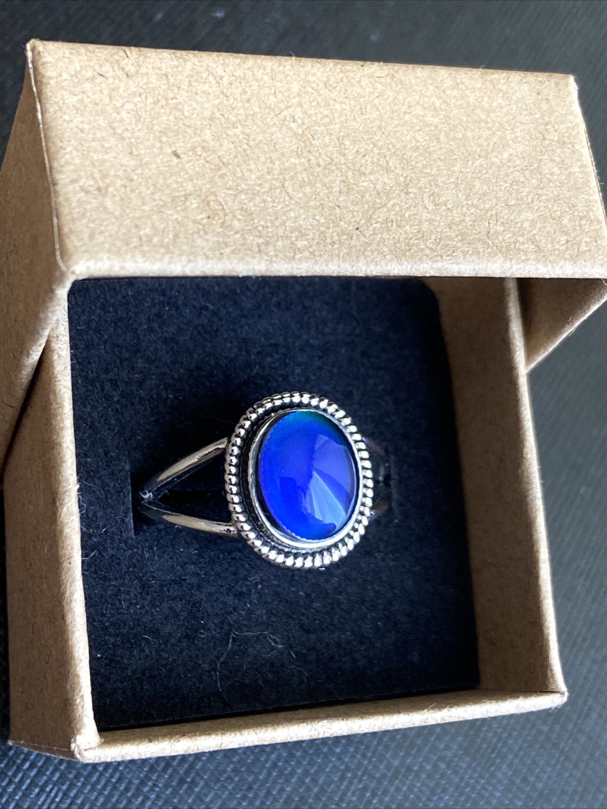 Vintage Style Oval Design Size 6.5 Zinc Alloy Mood Ring +Gift Box + Color Chart