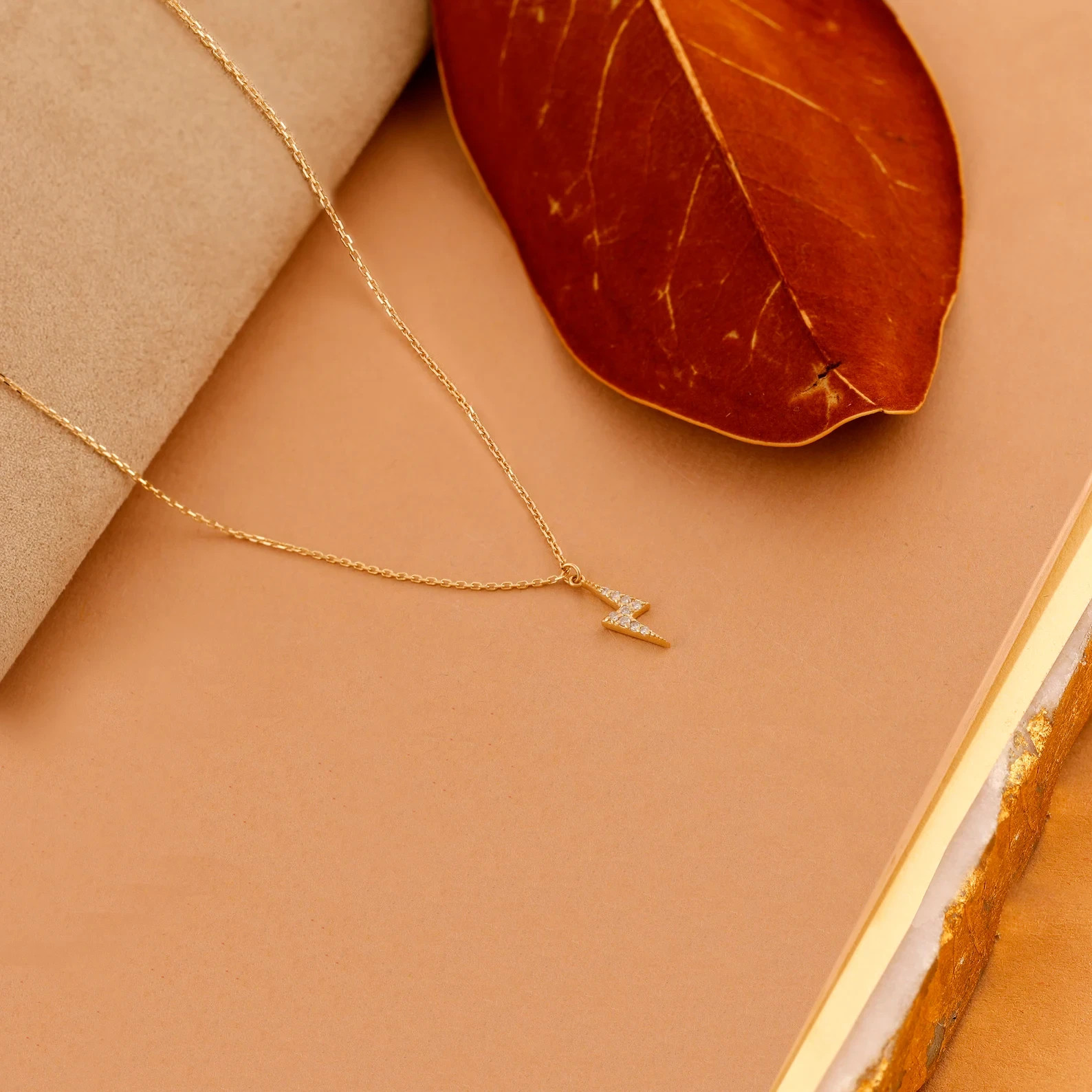 Lab Grown 1.00 Ct Round EF VS Diamond Lightning Bolt Necklace in 14K Solid Gold