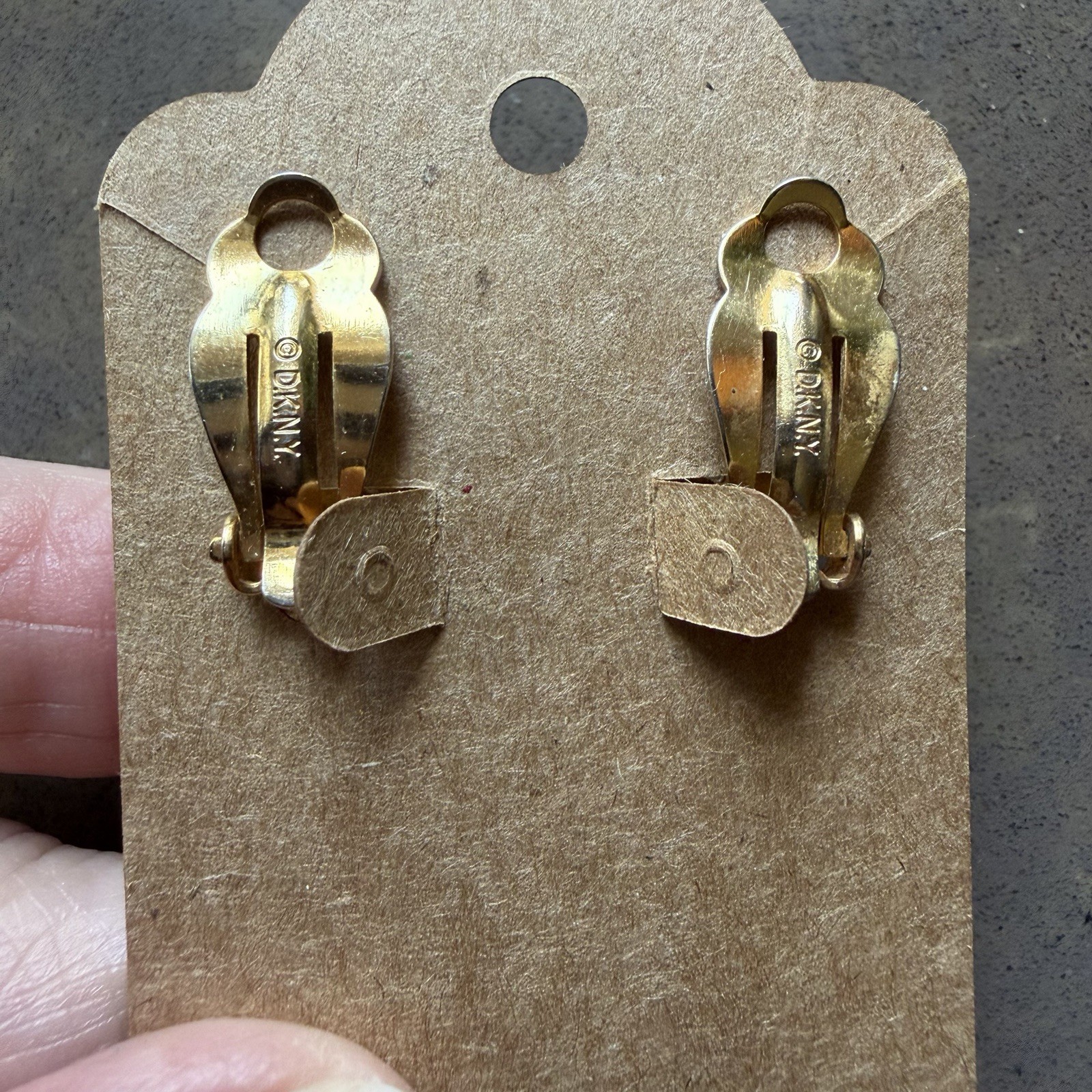 Vtg DKNY Donna Karan 1.5″ Matte Gold Clip On Fleur Di Lis Earrings