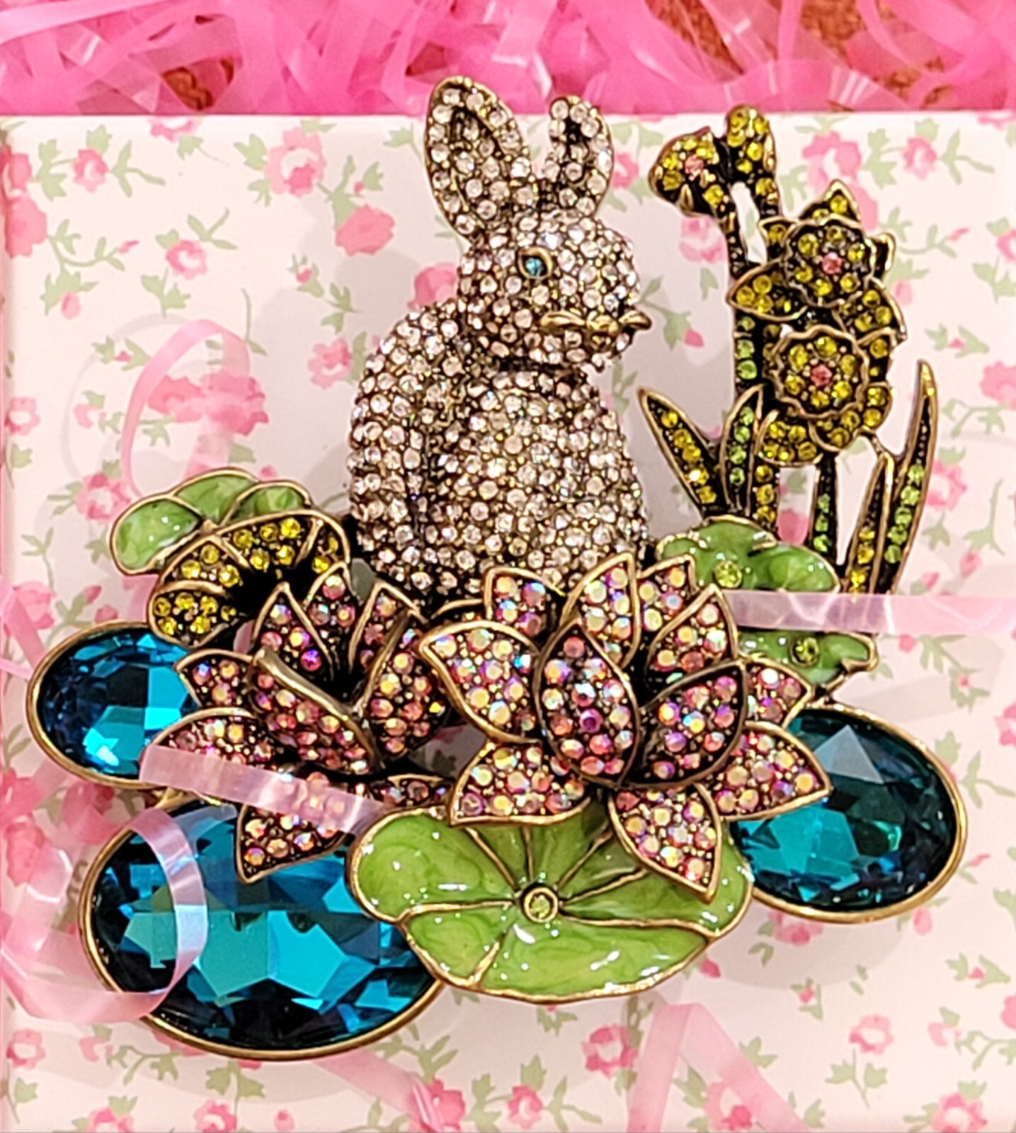 STUNNING ART DESIGNER EASTER Multi- Layered RABBIT & FLOWERS CRYSTAL BROOCH NEW
