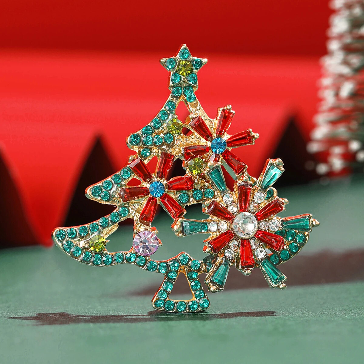 Hot Sale Wholesale Christmas Festival Rhinestone Star Christmas Tree Brooch Pin