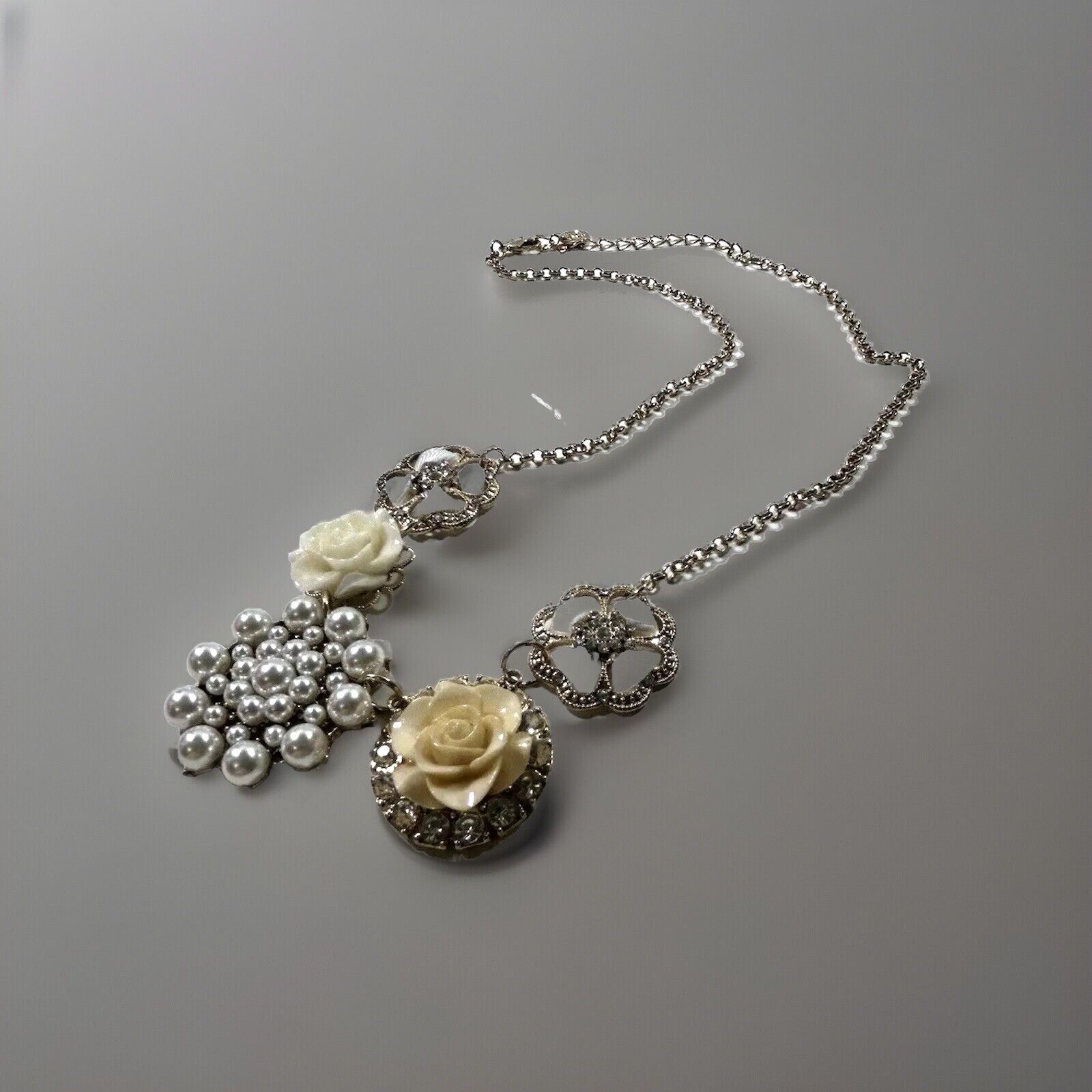 ETC! Statement Daisy Necklace w/Clear Rhinestone Centers 18 1/2″ w/2″ Ext