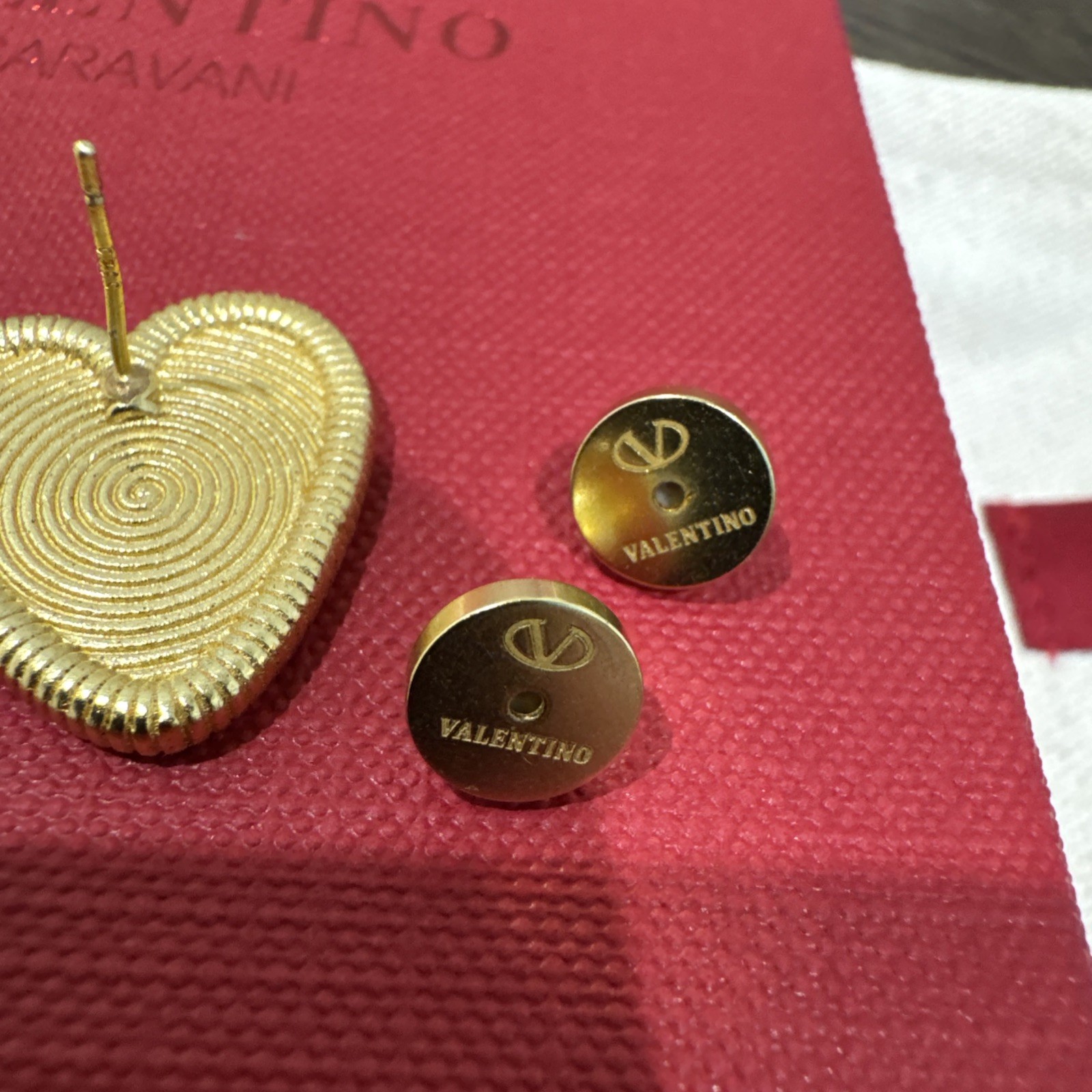 Valentino Garavani heart-shape stud earrings Gold Made in Italy Contemporary